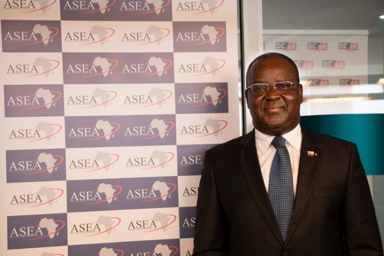 Afrique-Bourses-Reconduit pour 2 ans : Edoh Amenounve (Dg Brvm) « bande ses muscles »