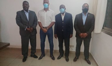 Côte d’Ivoire-Présidence de la Caf : le candidat Jacques Anouma reçu par Didier Drogba