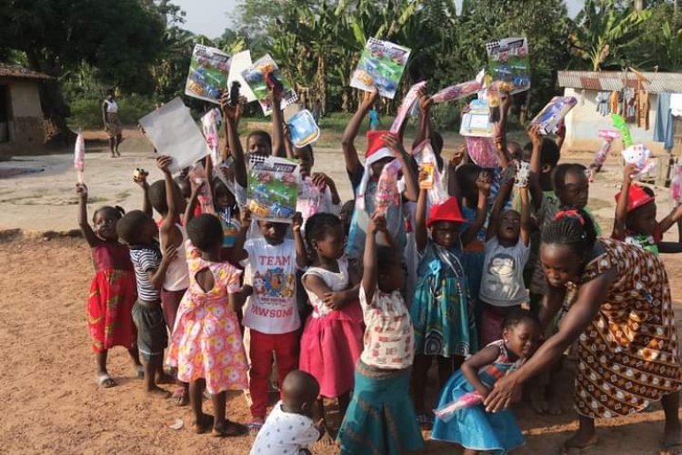 Côte d’Ivoire : 400 enfants de paysans mangent du chocolat pour la 1ère fois…   
