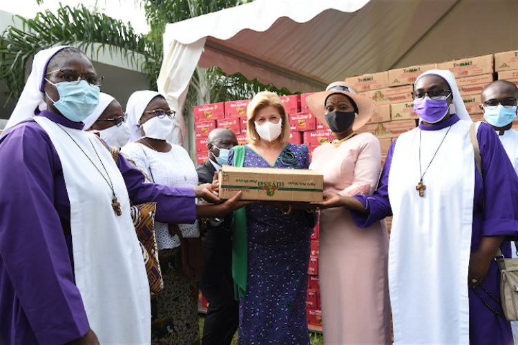 CI-Pâques 2021 : des vivres de 130 millions de Fcfa de Mme Ouattara aux chrétiens