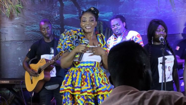 Gabon-Musique : l’«histoire captivante» de la star Pierrette Ntsame 