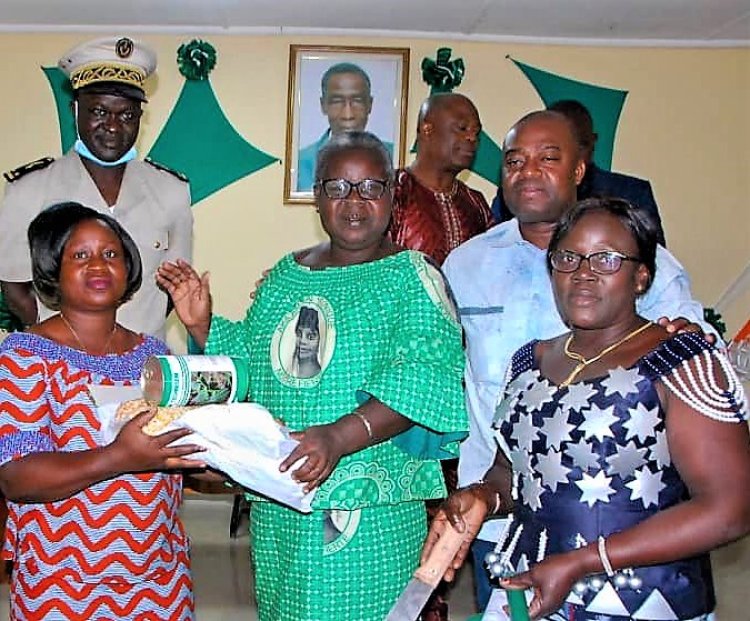 Côte d’Ivoire (Iffou-Agriculture) : le député Olivier Akoto offre des kits à 20 associations féminines   