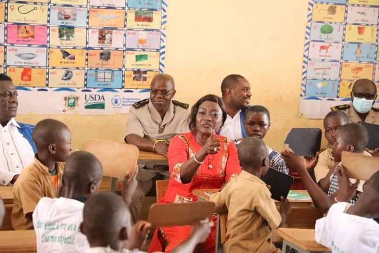 Côte d’Ivoire (1er mai 2022) : le bel « hommage » de Mariatou Koné « aux enseignants, éducateurs et formateurs »