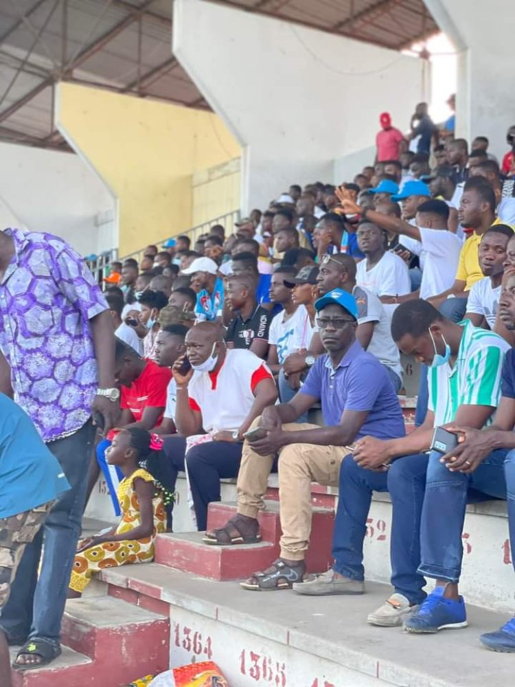 Côte d’Ivoire (Marcory-Stade Champroux) : Asec-Lys : « le mur jaune relégué à un carré dans la tribune populaire » (F. Dédé, journaliste sportif)
