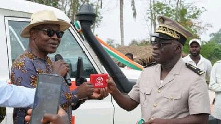 Côte d’Ivoire (San Pedro-Djouroutou) : Donatien Beugré fait don d'une ambulance médicalisée