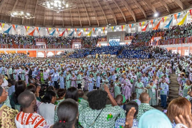 Côte d’Ivoire (Palais des sports) / Mambé (1er ministre) prie pour la paix !