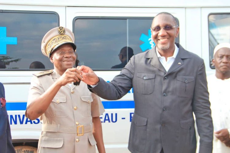 Côte d’Ivoire (Yamoussoukro) / Le CSU d’Affounvassou Chateau-Bellevue reçoit une ambulance médicalisée