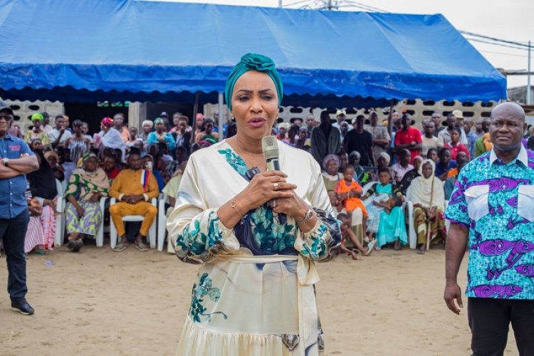 Côte d’Ivoire (Déguerpissement) / Koumassi Campement : Adjaratou Traoré (députée) soutient des victimes